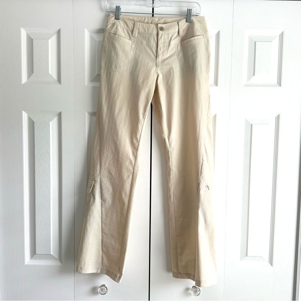 Athleta Womens Pants SZ 2 Beige Utility Cargo Stretch Travel Hiking Straight Leg